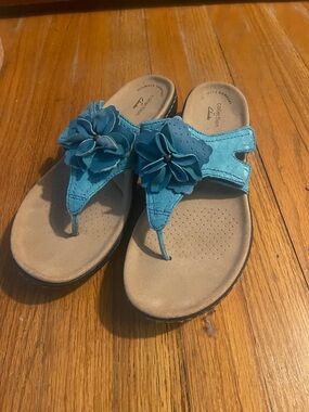 Clarks Women's Teal Floral Toe-Post Sandals